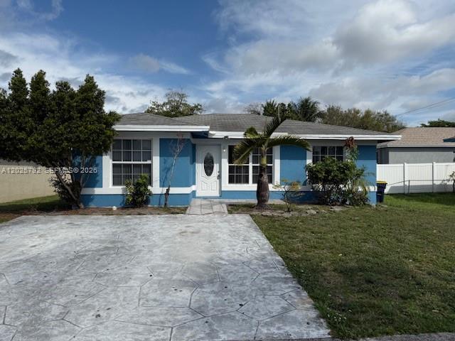 Beautiful and cozy 3/2 Home in Dania Beach near to may fabulous places.