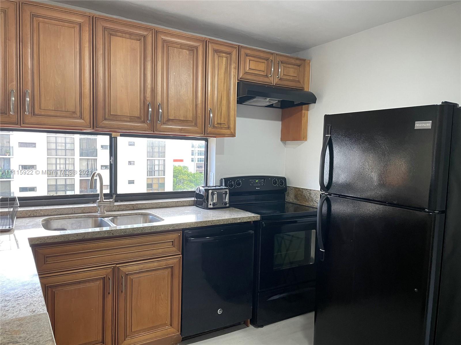 PLAZA OF AMERICAS CONDO P - Residential Lease