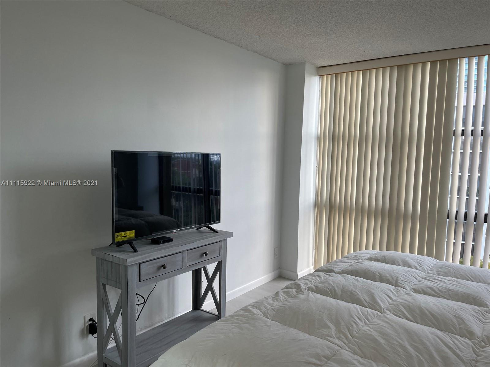PLAZA OF AMERICAS CONDO P - Residential Lease
