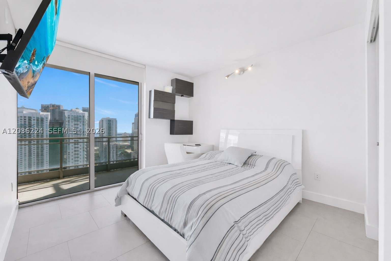MINT CONDO - Residential