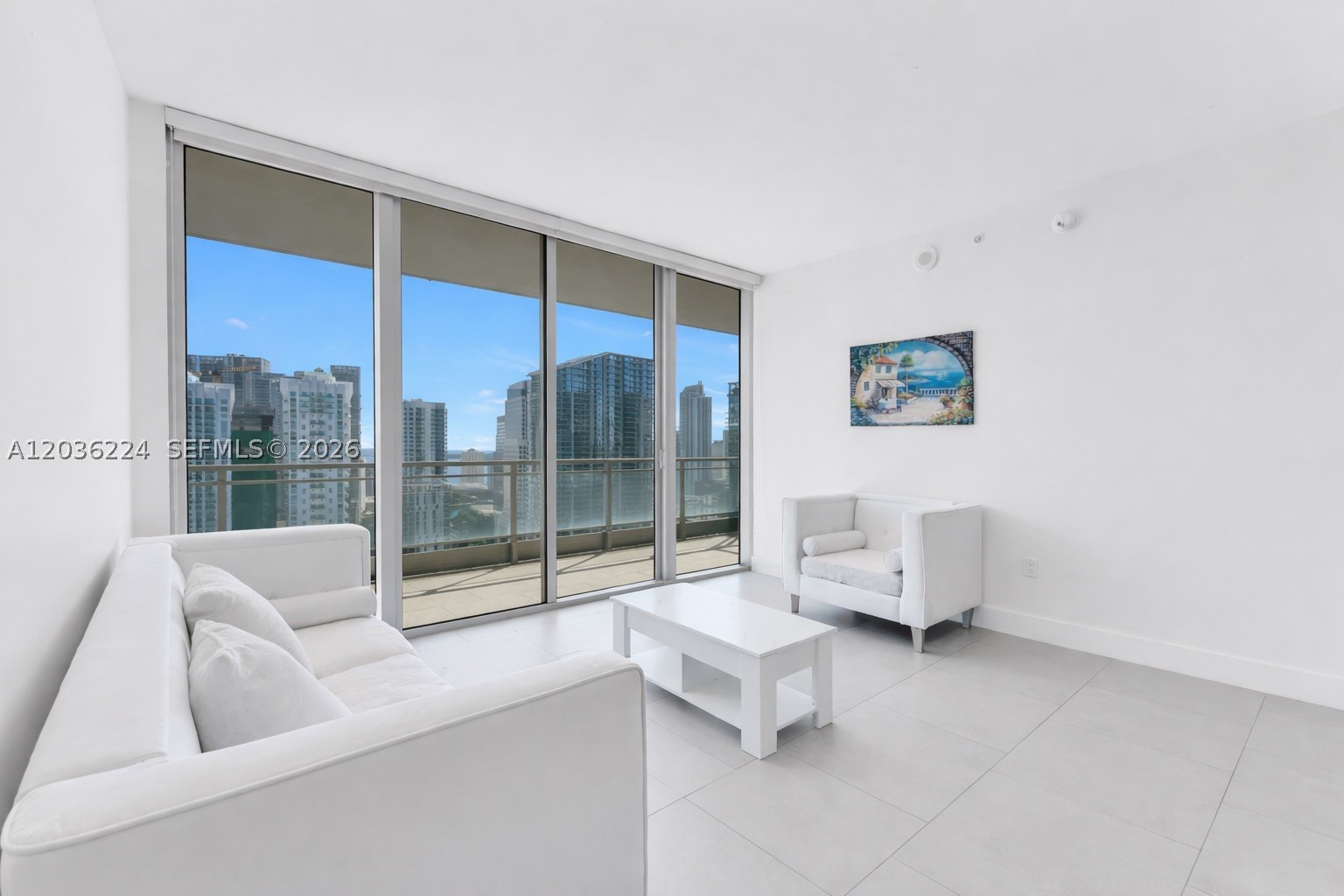 MINT CONDO - Residential