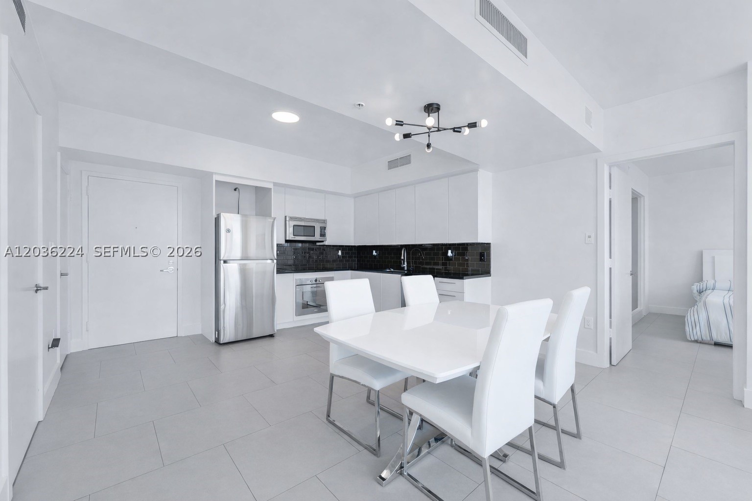 MINT CONDO - Residential