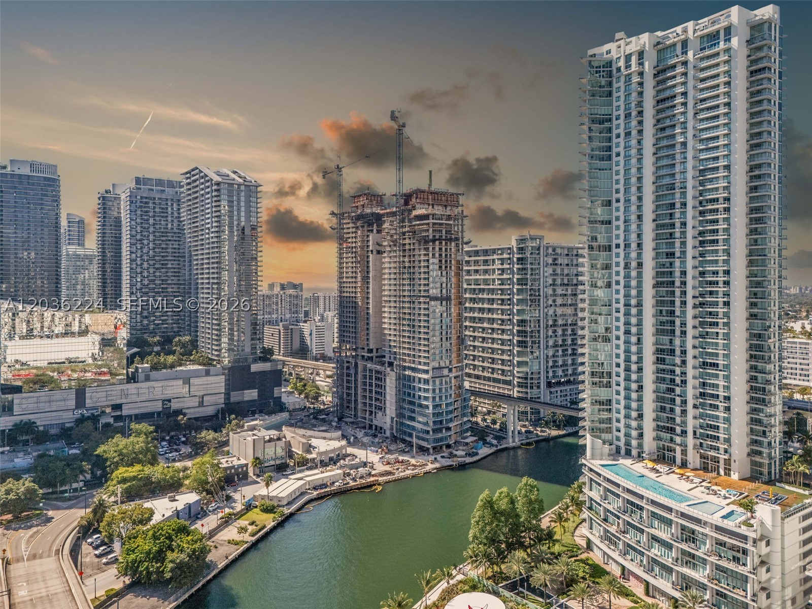 MINT CONDO - Residential