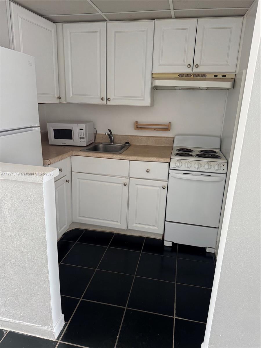 BAYSHORE YACHT & TENNIS C - Residential