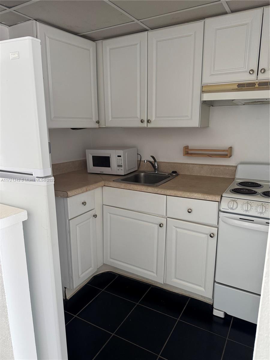 BAYSHORE YACHT & TENNIS C - Residential
