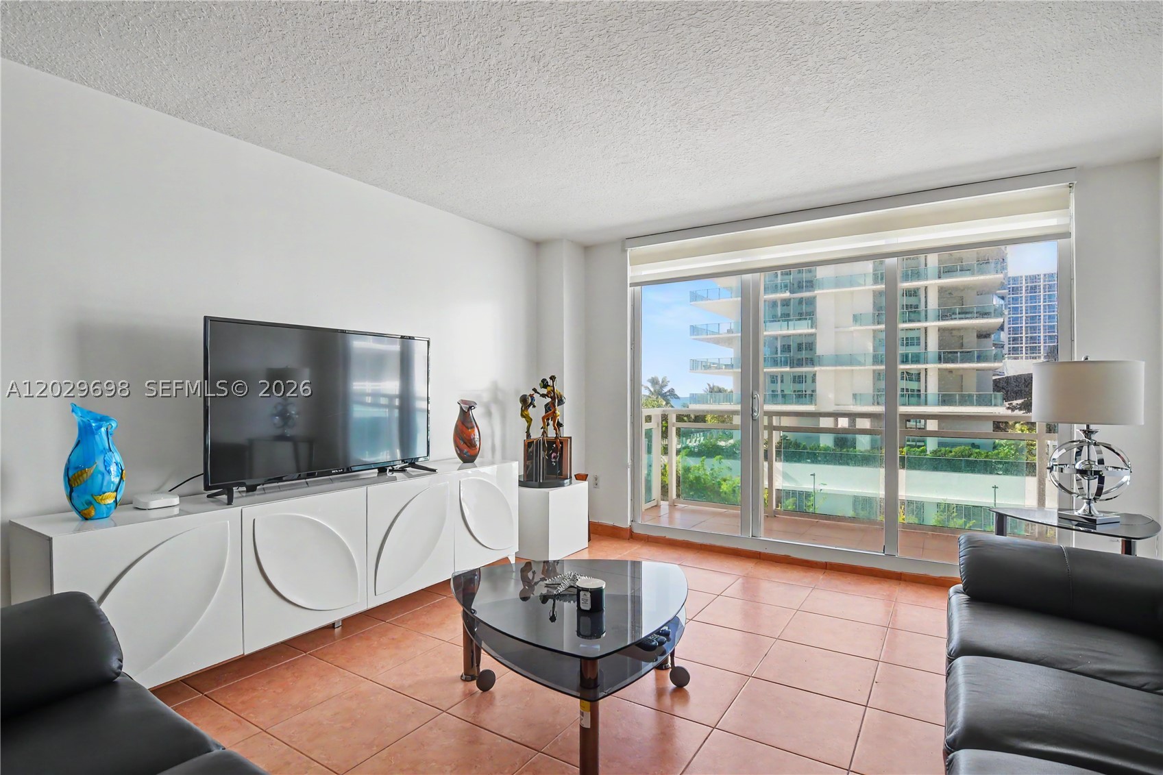 THE COLLINS CONDO - Residential