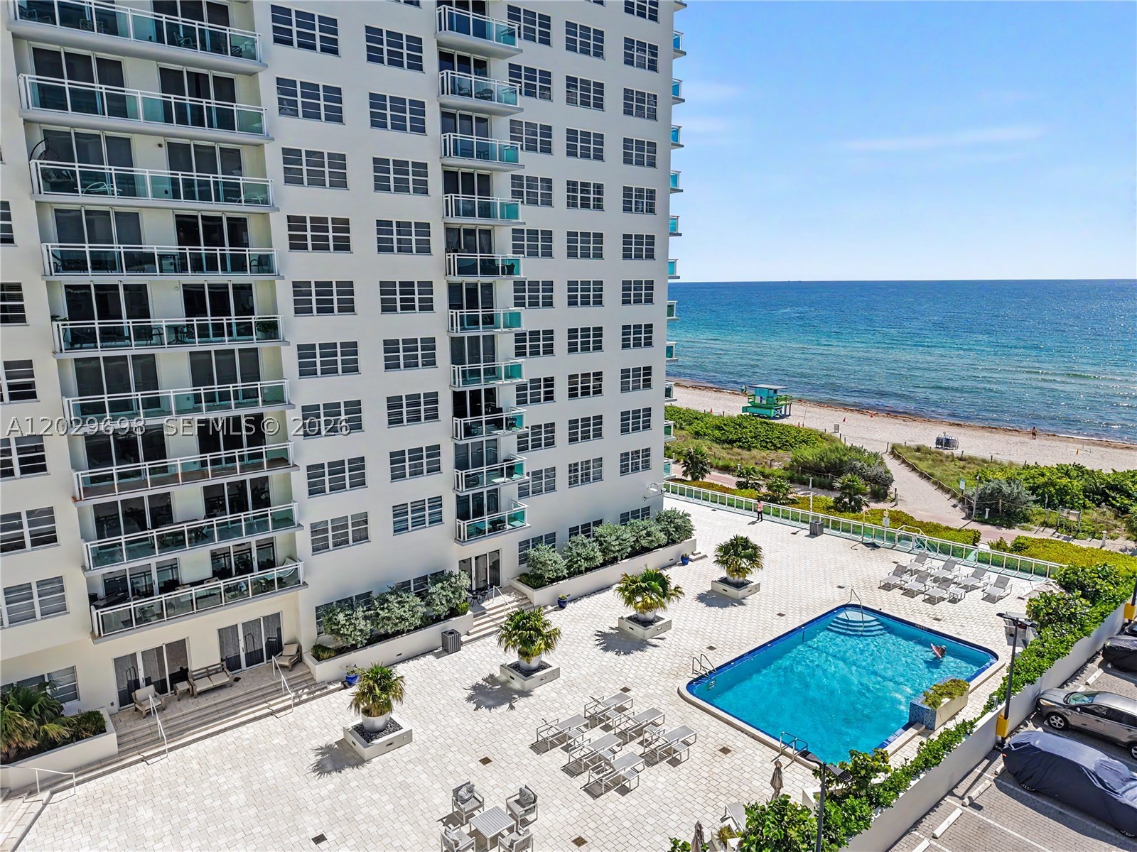 THE COLLINS CONDO - Residential
