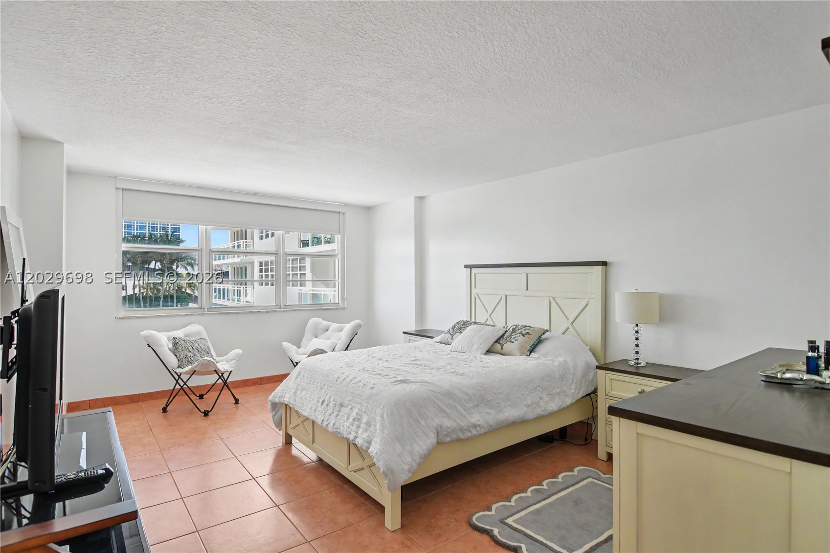 THE COLLINS CONDO - Residential