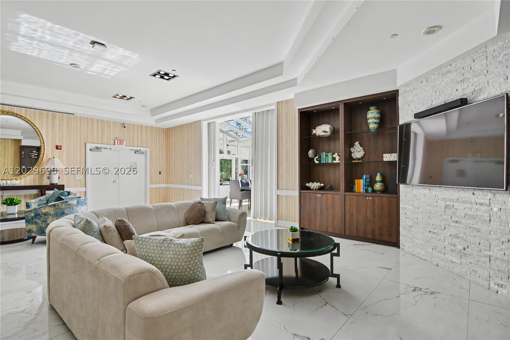 THE COLLINS CONDO - Residential