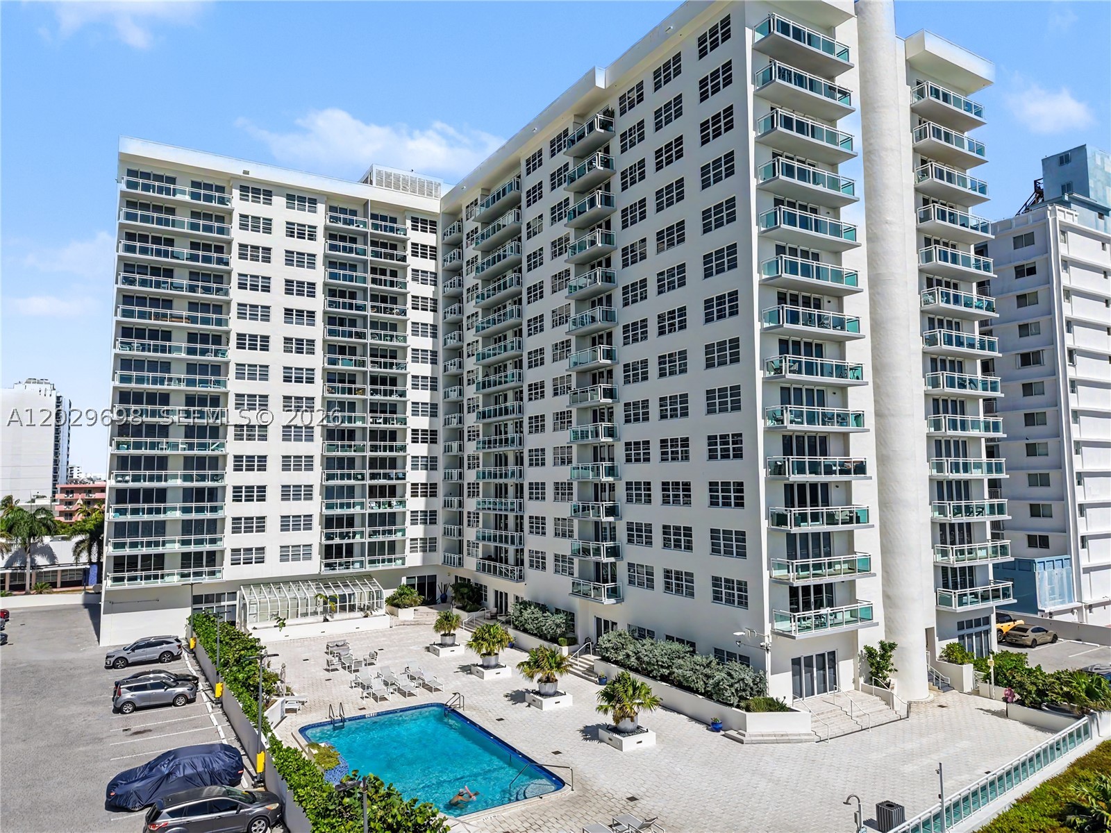 THE COLLINS CONDO - Residential