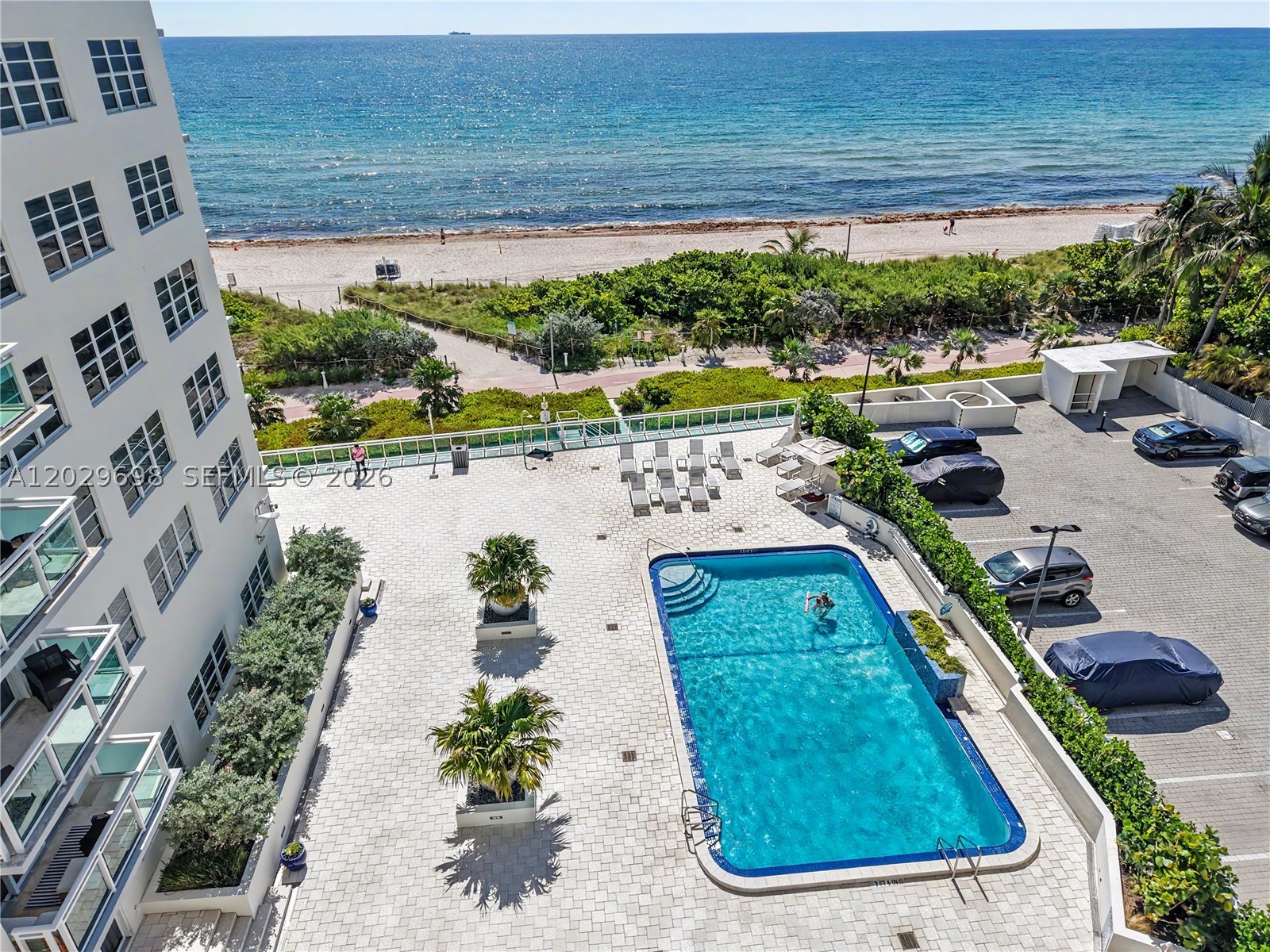 THE COLLINS CONDO - Residential