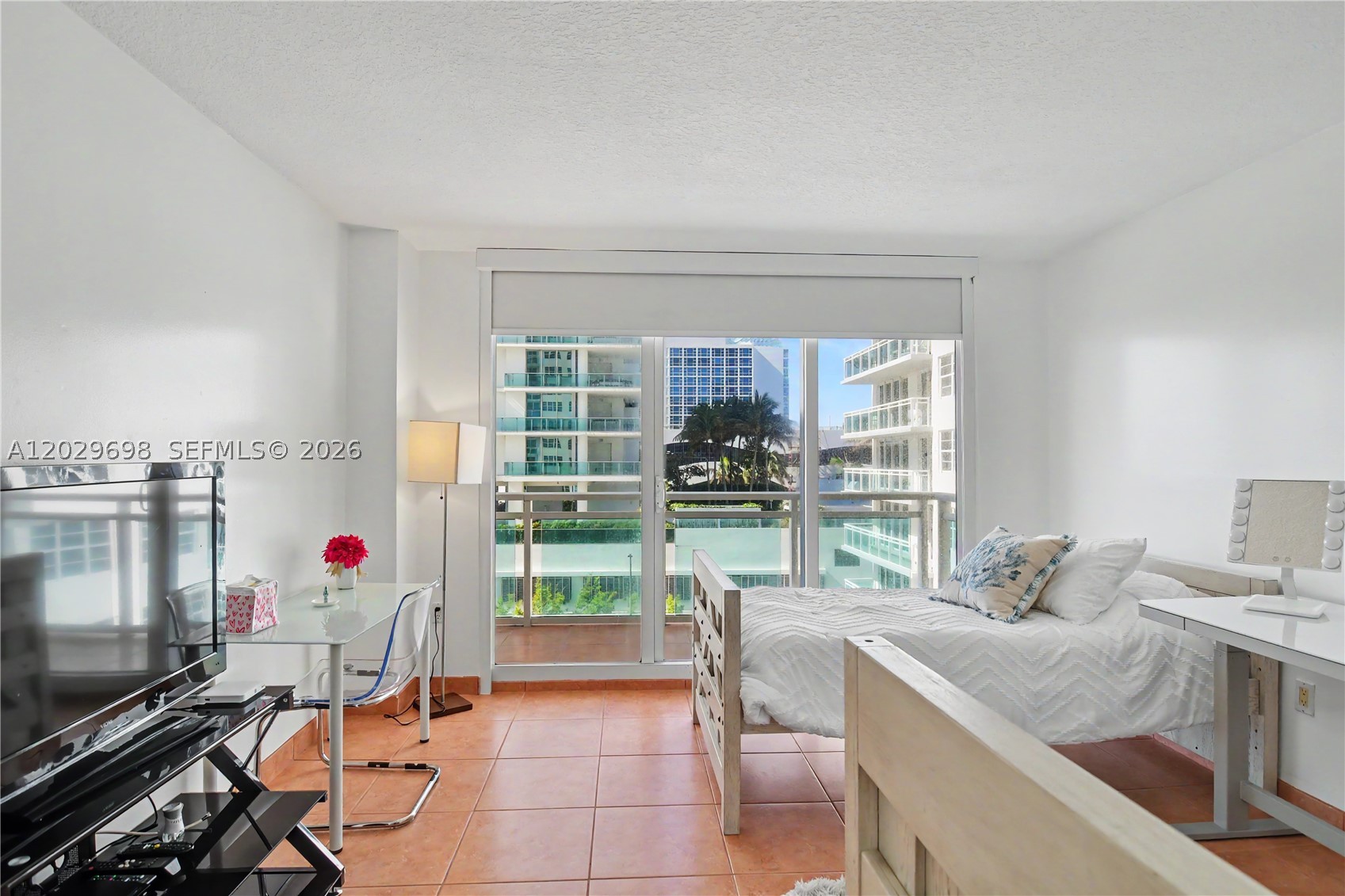 THE COLLINS CONDO - Residential