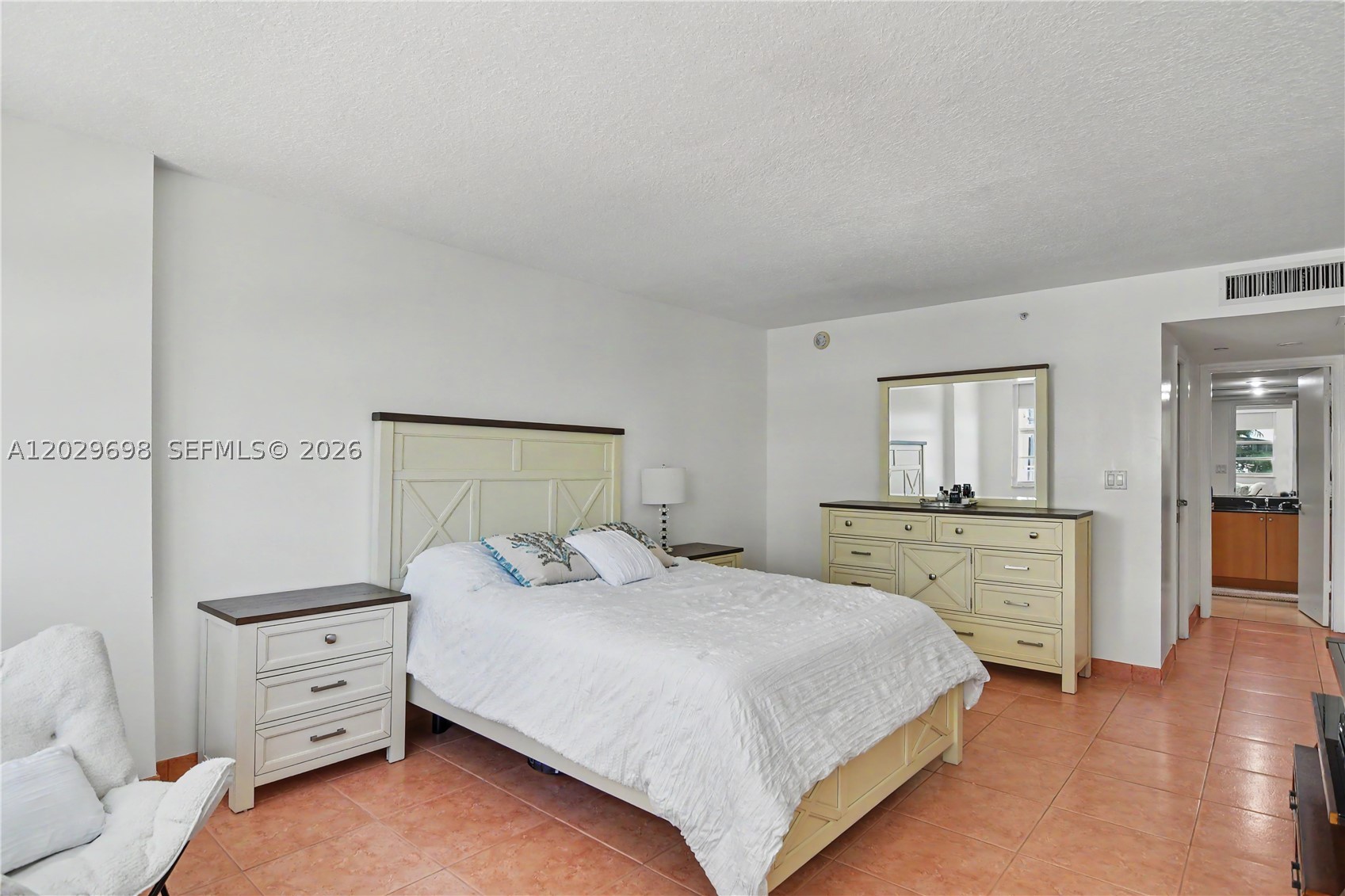 THE COLLINS CONDO - Residential