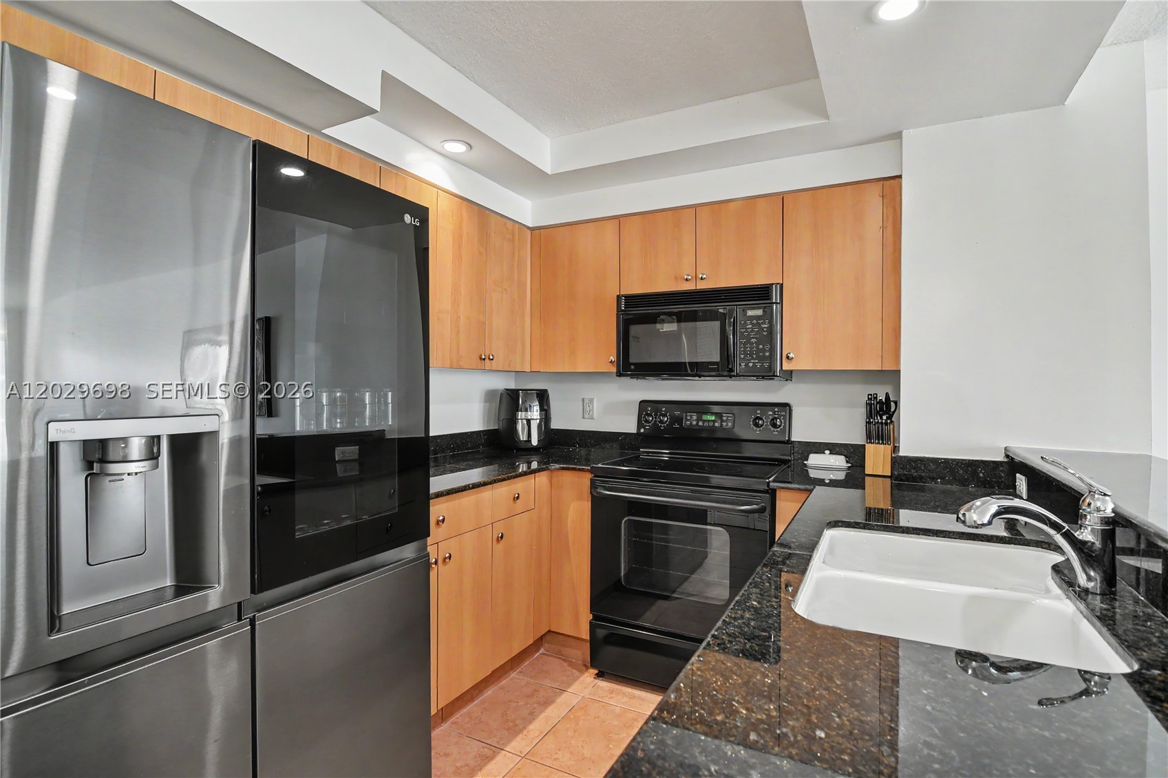 THE COLLINS CONDO - Residential