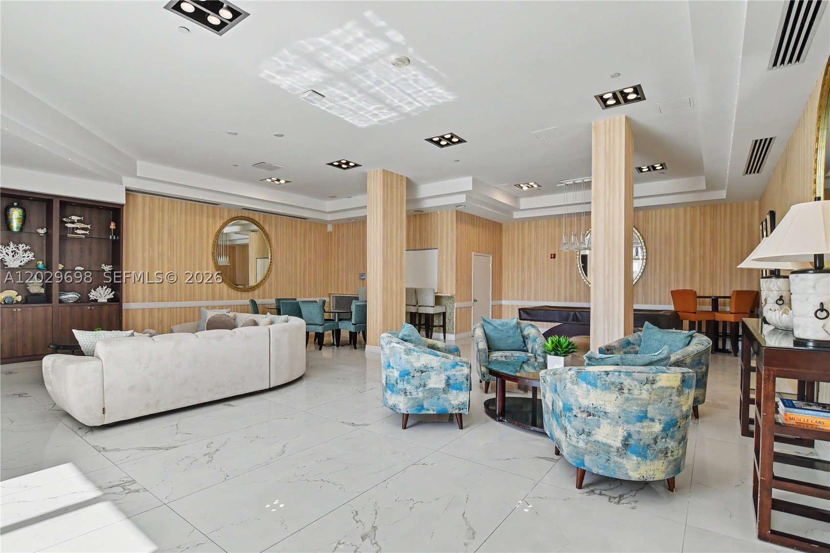 THE COLLINS CONDO - Residential