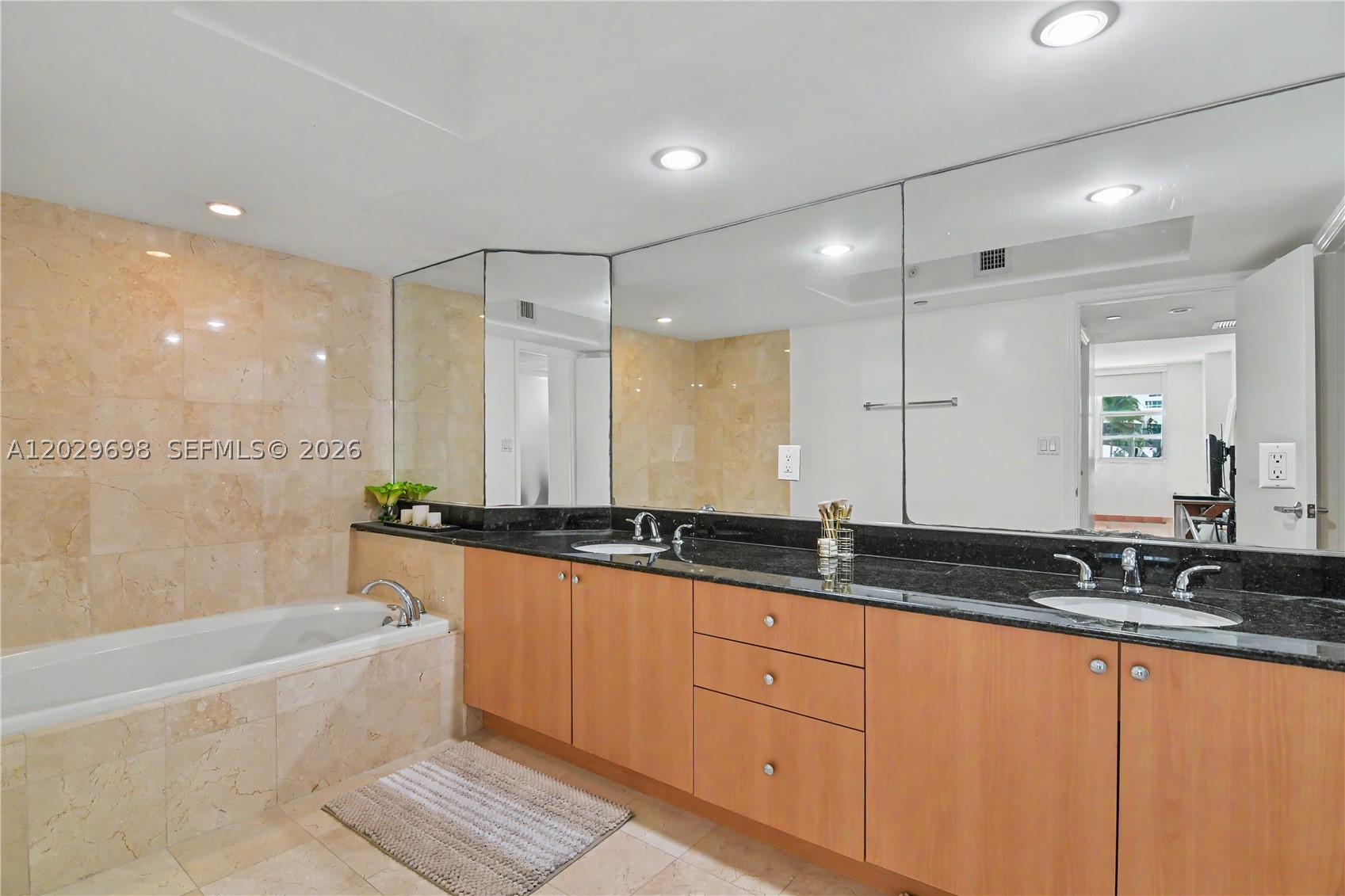THE COLLINS CONDO - Residential
