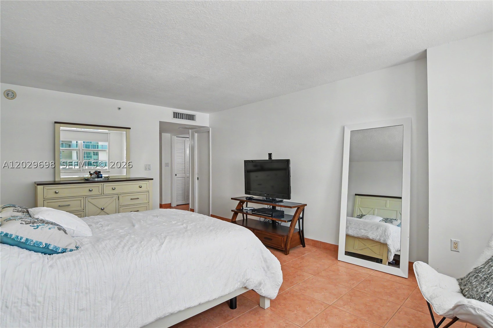 THE COLLINS CONDO - Residential