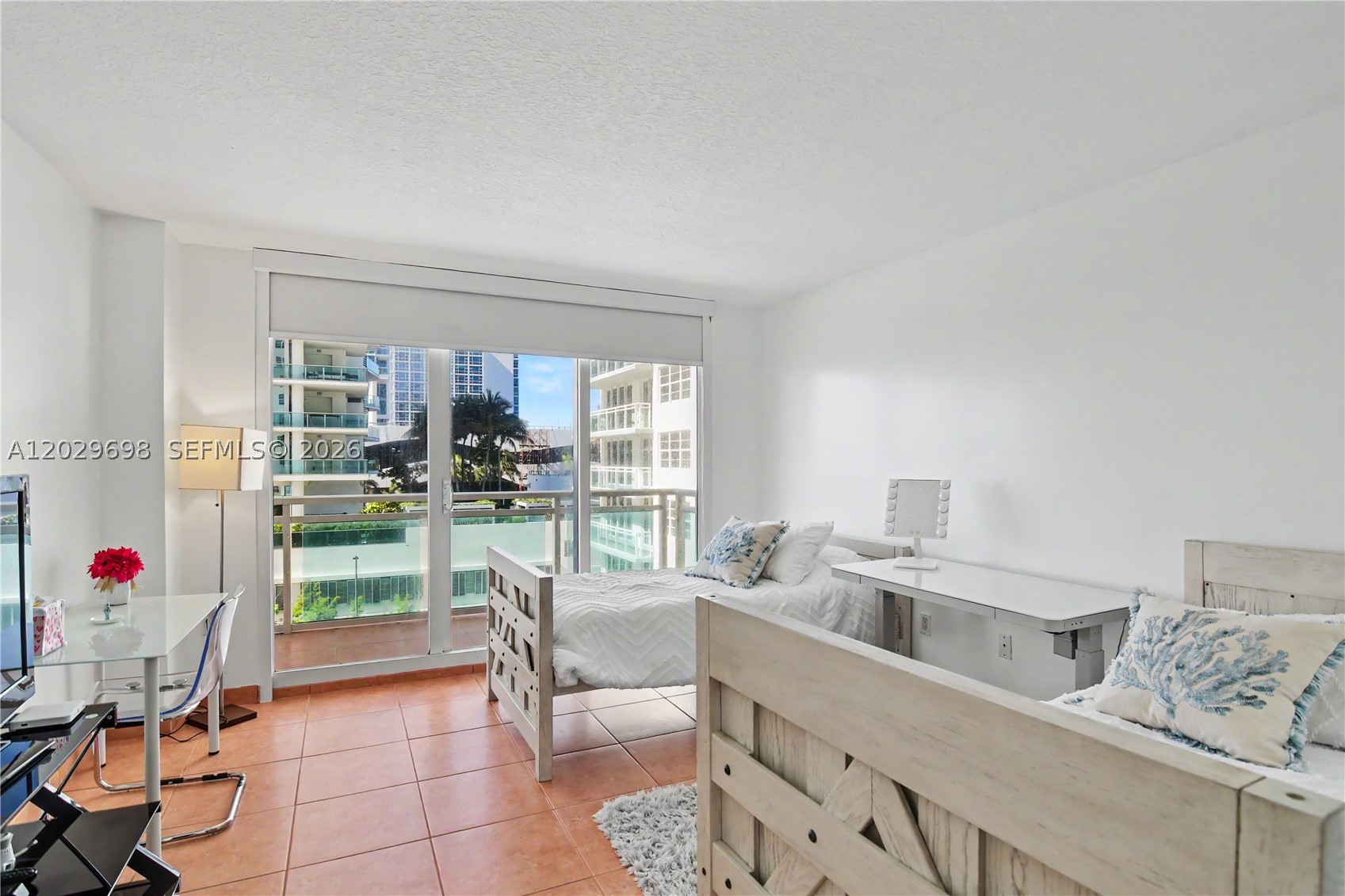 THE COLLINS CONDO - Residential