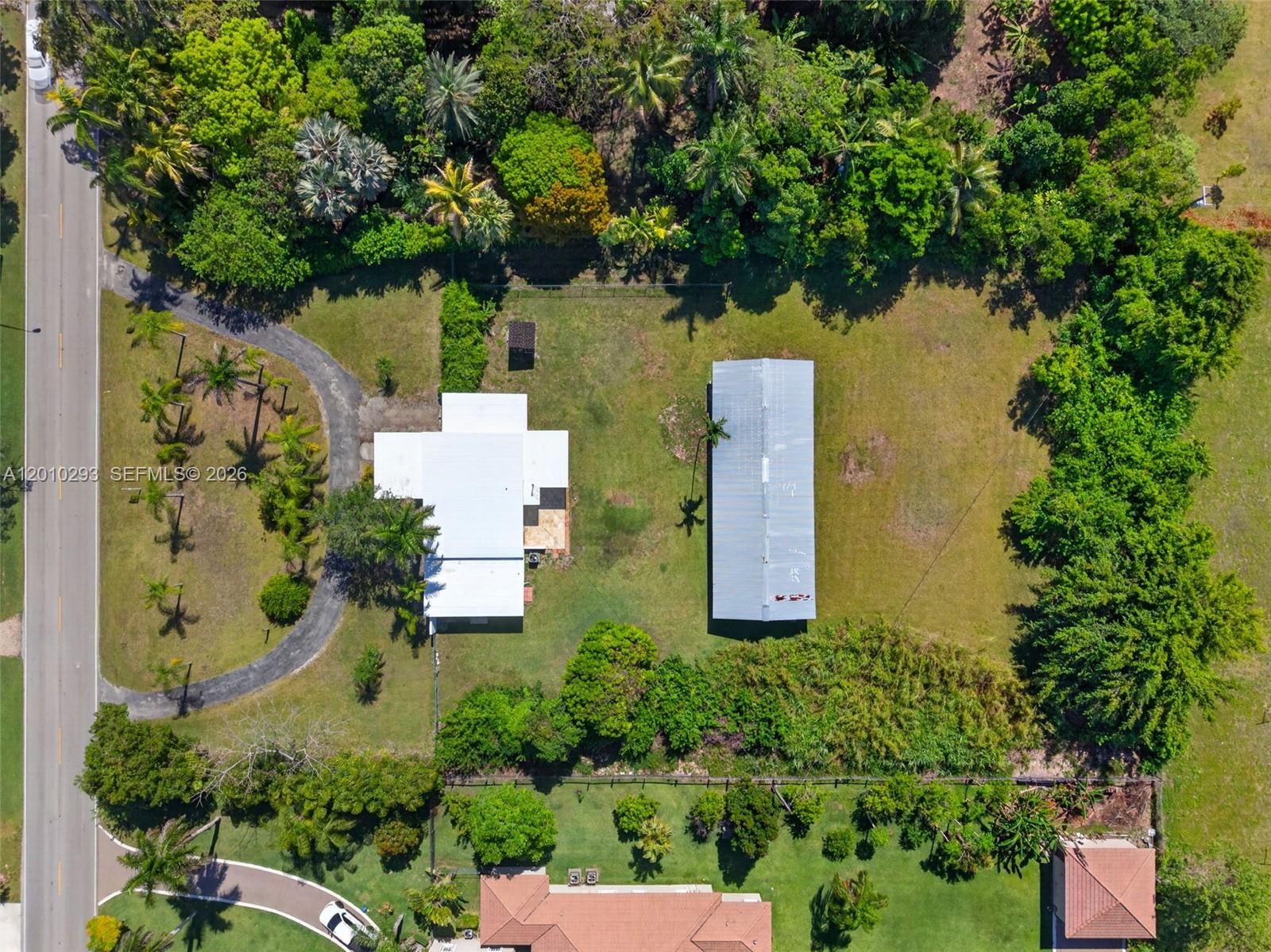 BEAUTIFUL REDLAND HOME 3/2 in OVER AN ACRE! With a Pole Barn! 
Impact windows and doors, new water heater and electric panel, vaulted ceilings, circular driveway room for a pool, boat and so much more! Don’t miss it! Easy to show! Shown by appointments only