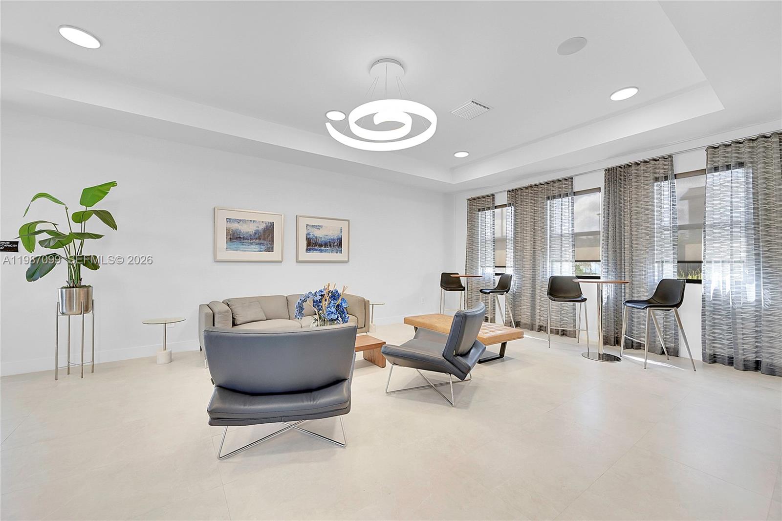 VISTA LAGO - Residential