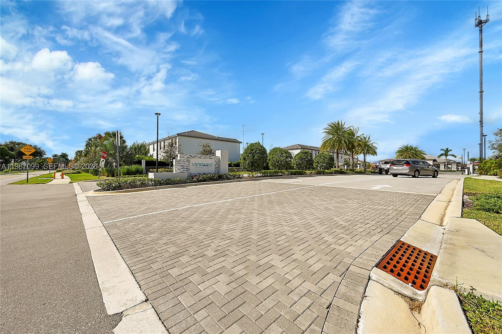 VISTA LAGO - Residential