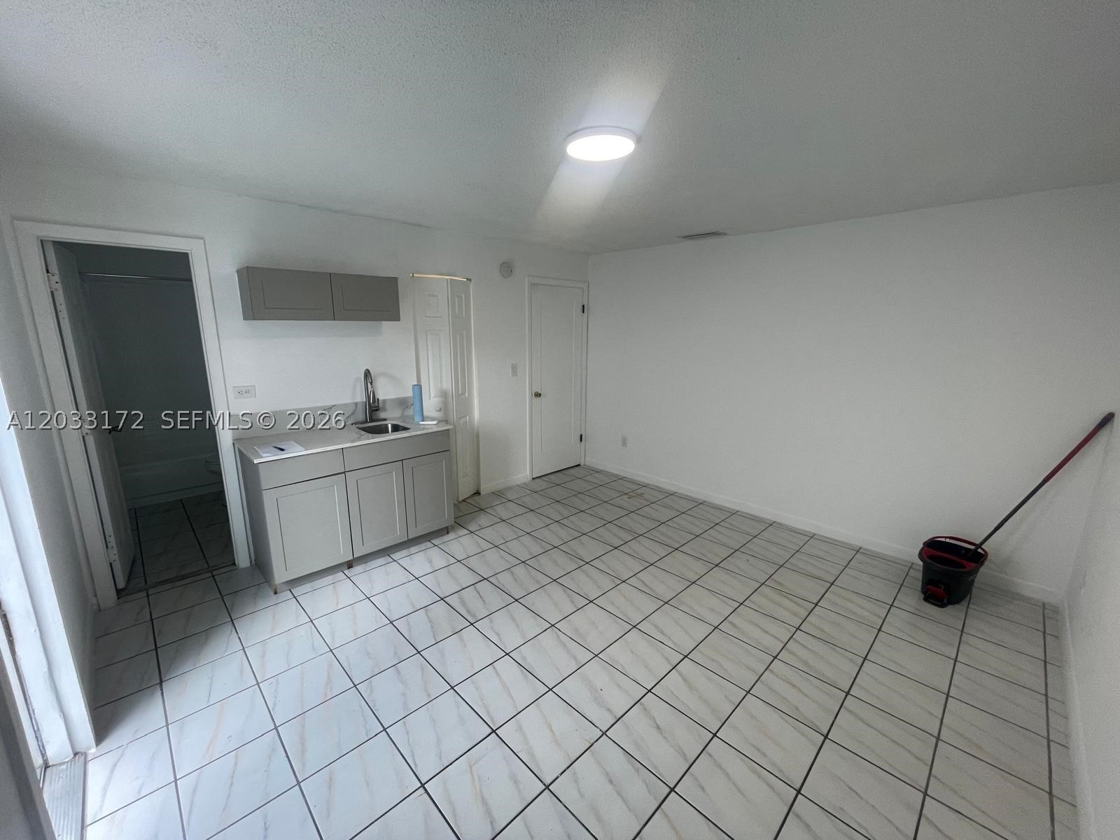 KENWOOD SUB - Residential Lease