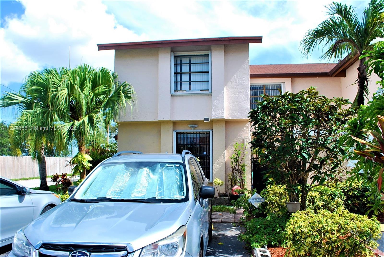THE VILLAS AT SAMARI LAKE - Residential