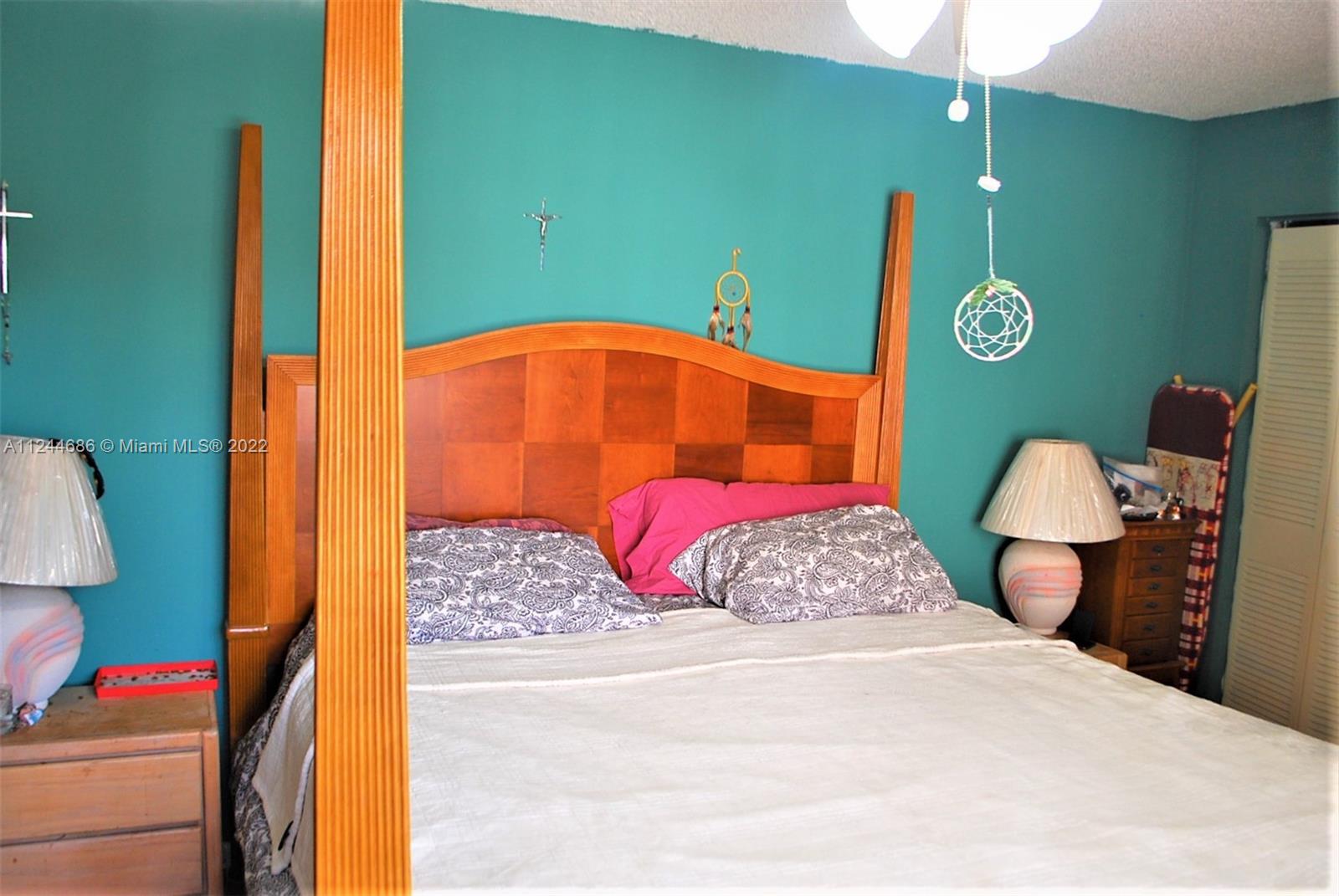 THE VILLAS AT SAMARI LAKE - Residential