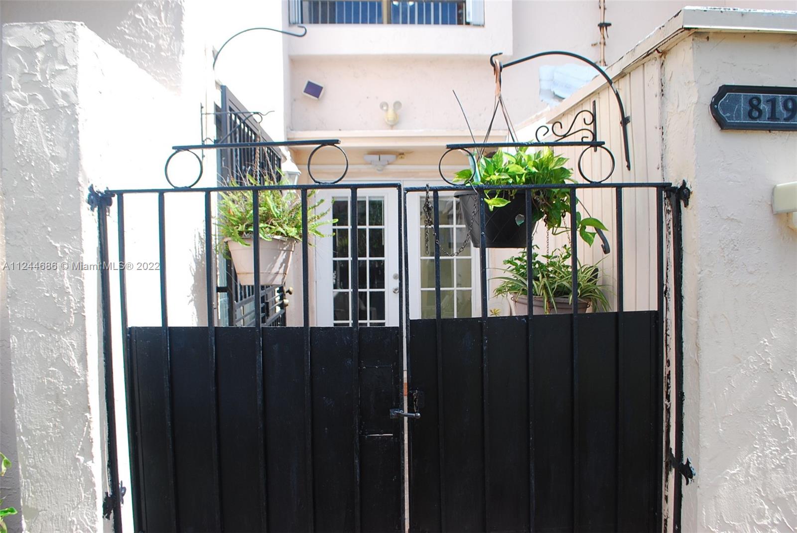 THE VILLAS AT SAMARI LAKE - Residential