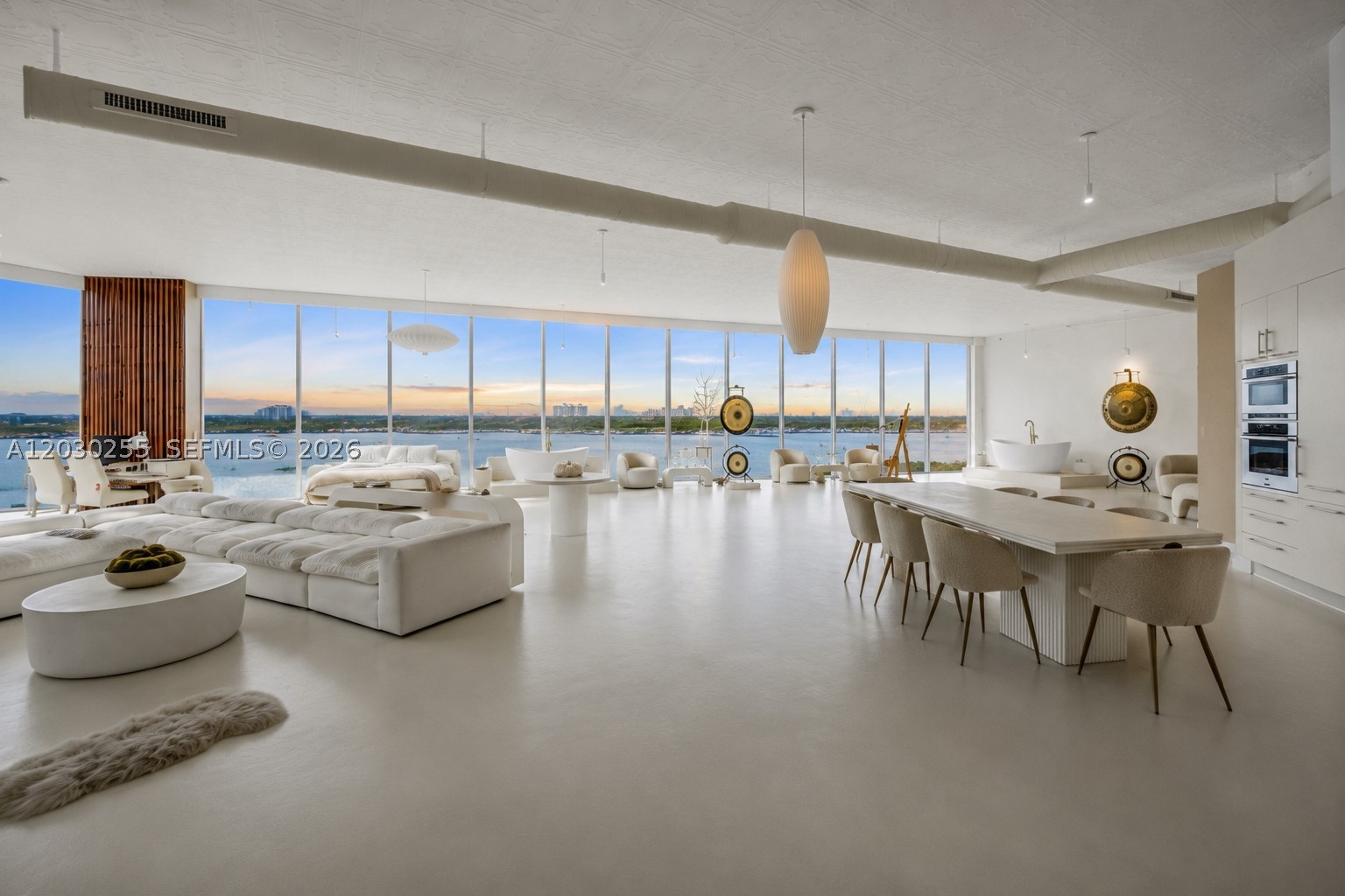 SPACE 01 CONDO - Residential