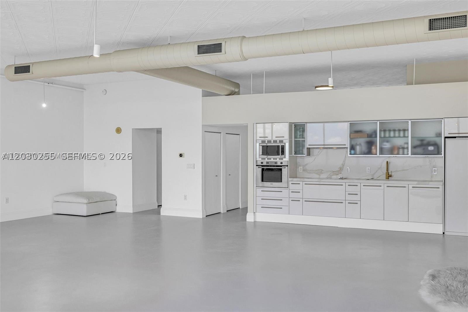 SPACE 01 CONDO - Residential