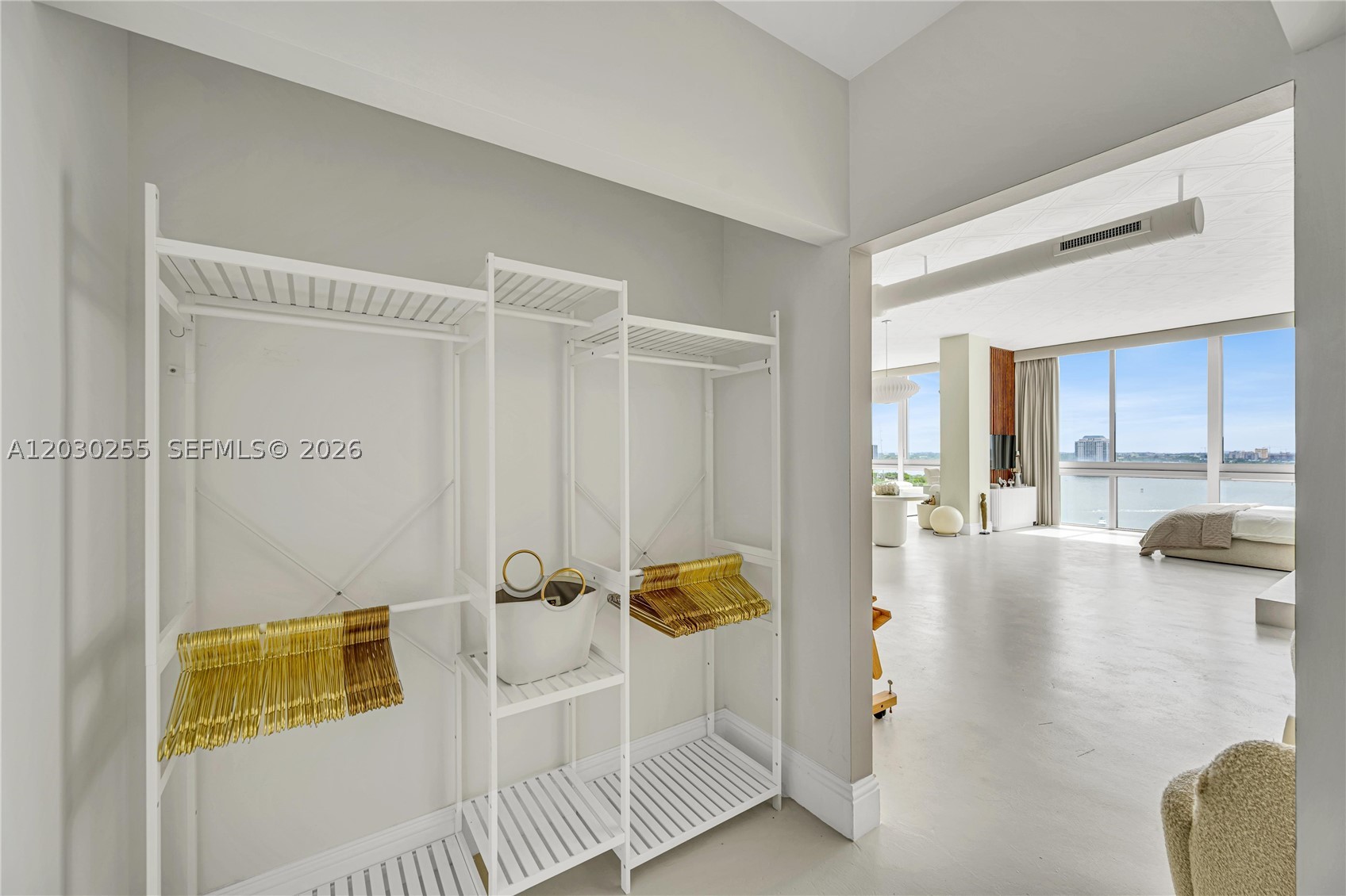 SPACE 01 CONDO - Residential