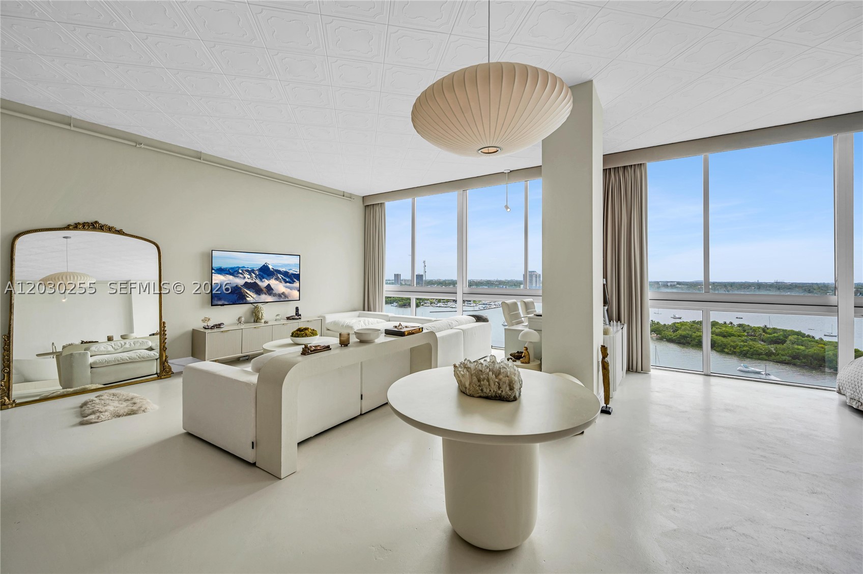 SPACE 01 CONDO - Residential
