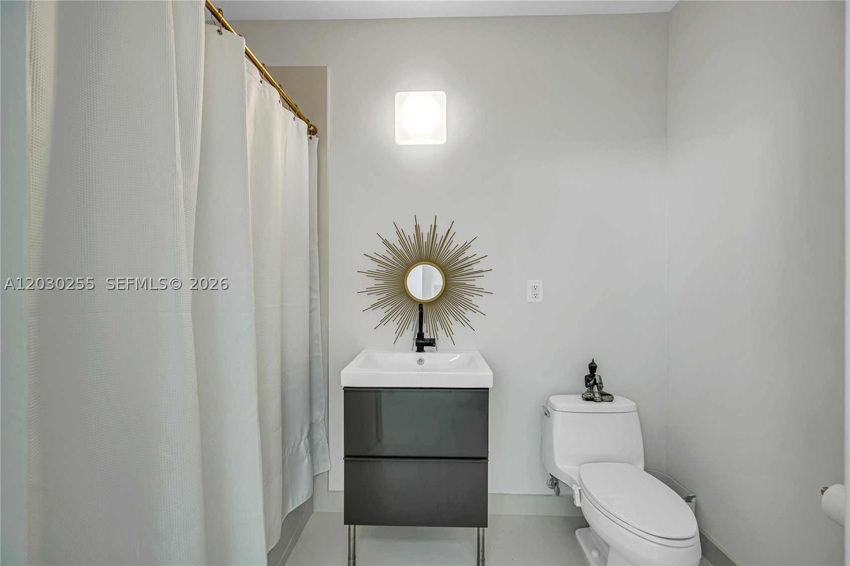 SPACE 01 CONDO - Residential