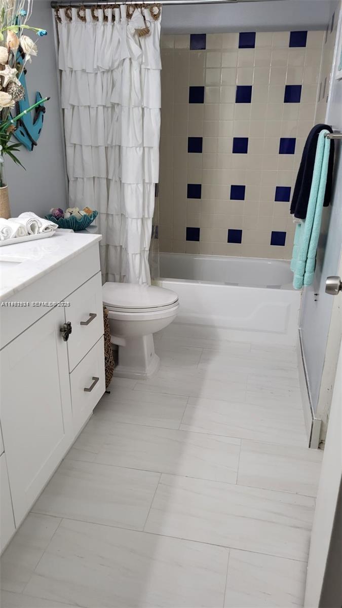 RAMBLEWOOD EAST CONDO - Residential