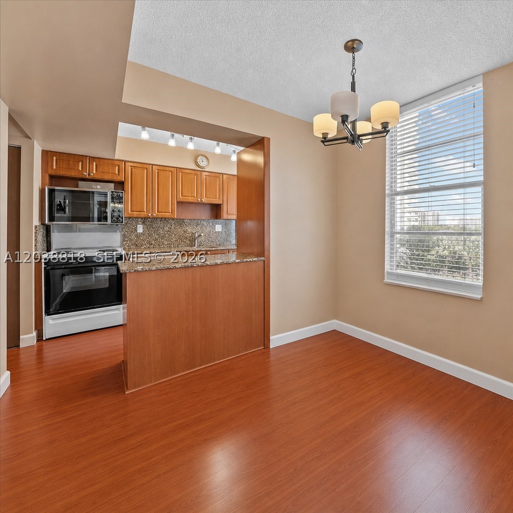 WINSTON TOWER 300 CONDO - Residential