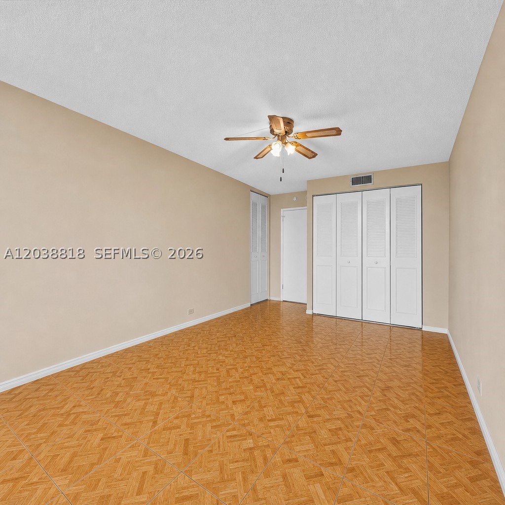 WINSTON TOWER 300 CONDO - Residential