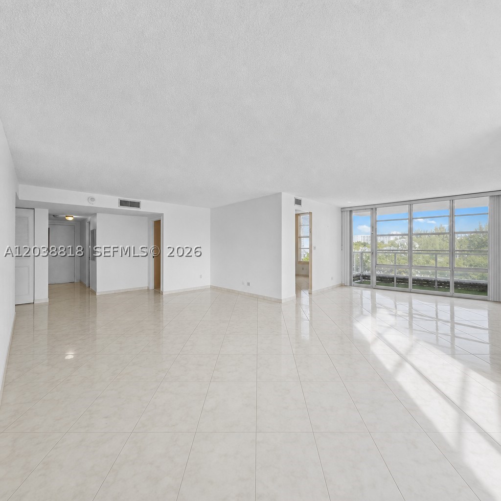WINSTON TOWER 300 CONDO - Residential