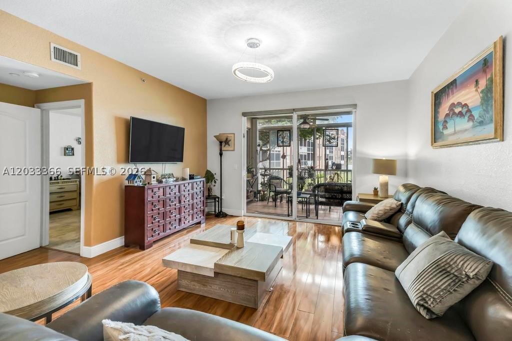 SOUTHAMPTON CONDOMINIUM F - Residential
