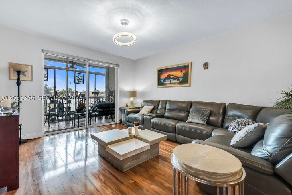 SOUTHAMPTON CONDOMINIUM F - Residential