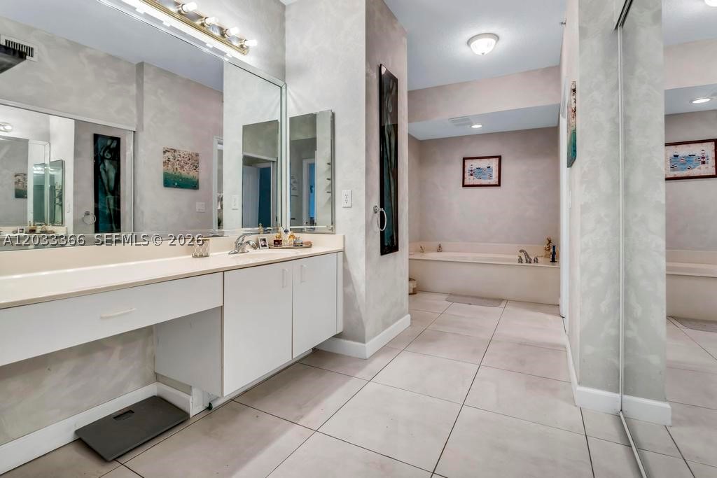 SOUTHAMPTON CONDOMINIUM F - Residential