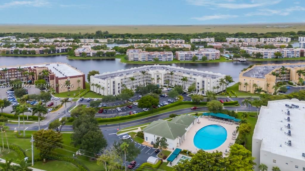 SOUTHAMPTON CONDOMINIUM F - Residential