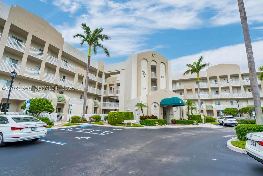 SOUTHAMPTON CONDOMINIUM F - Residential