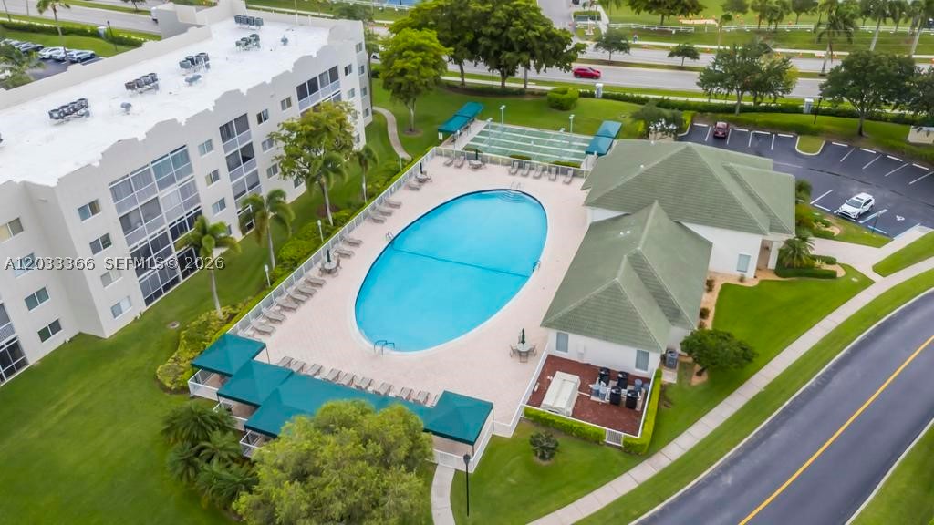 SOUTHAMPTON CONDOMINIUM F - Residential