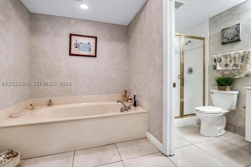 SOUTHAMPTON CONDOMINIUM F - Residential