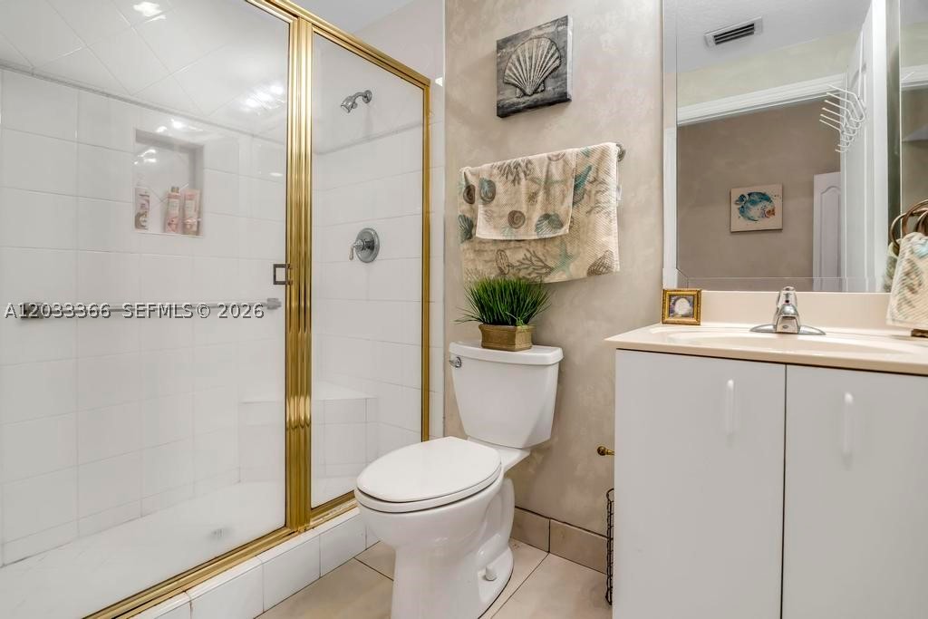 SOUTHAMPTON CONDOMINIUM F - Residential
