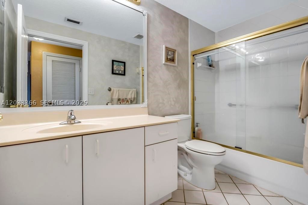SOUTHAMPTON CONDOMINIUM F - Residential