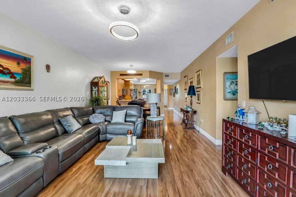 SOUTHAMPTON CONDOMINIUM F - Residential