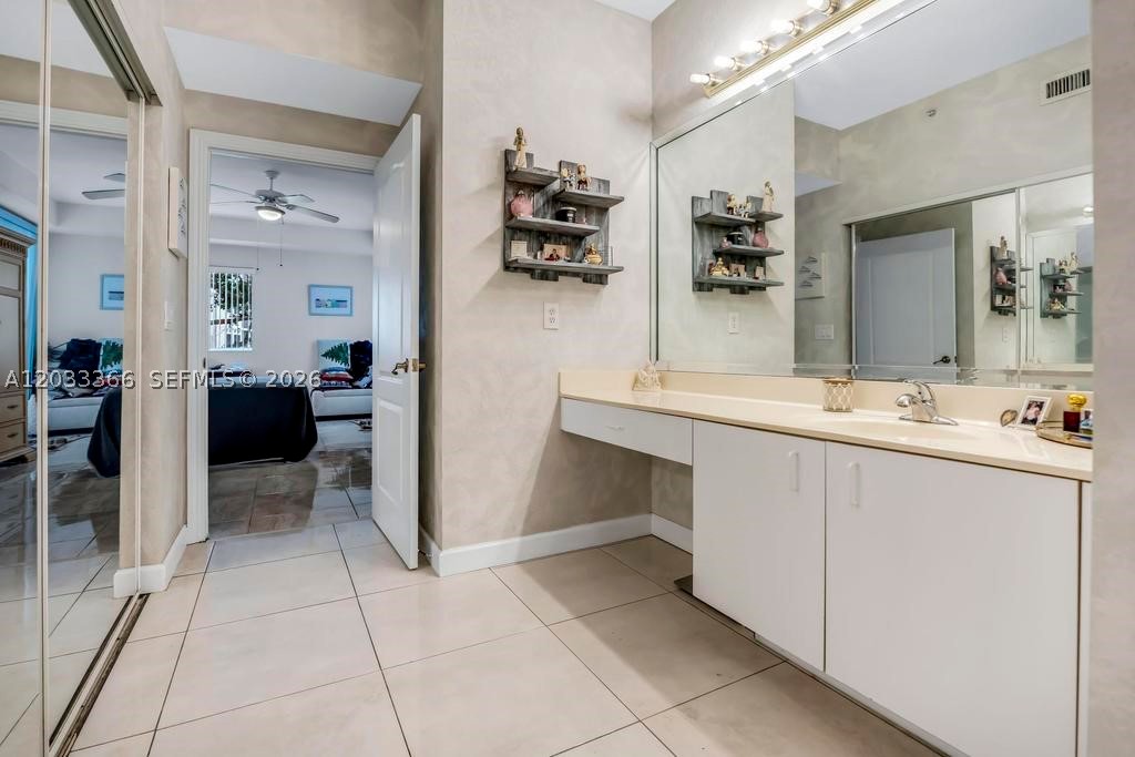SOUTHAMPTON CONDOMINIUM F - Residential