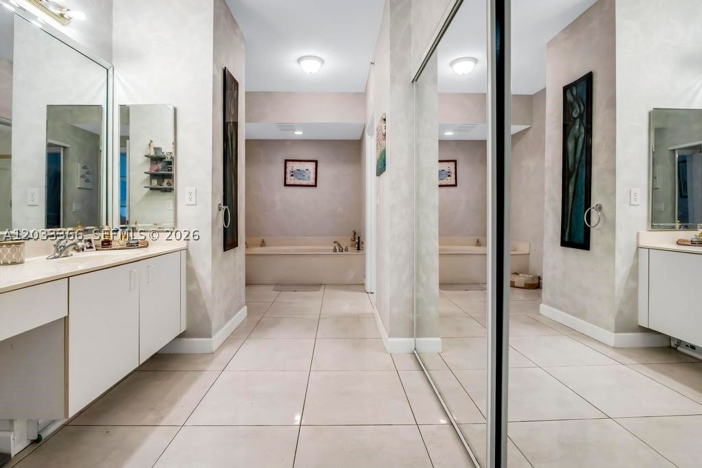 SOUTHAMPTON CONDOMINIUM F - Residential